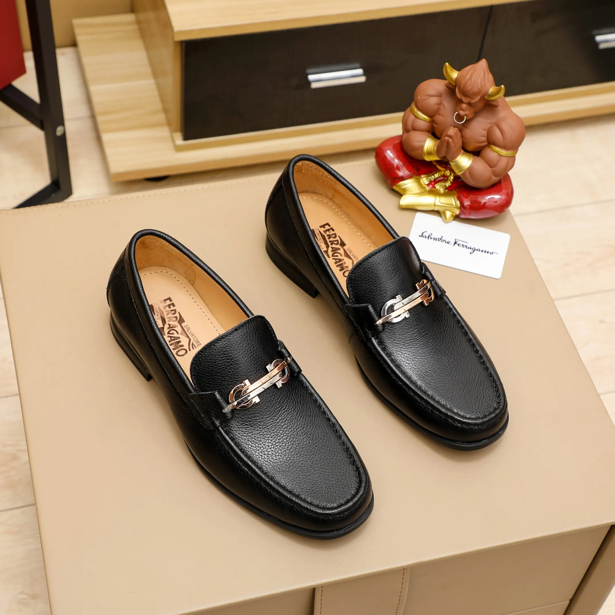 Men's clothing and shoes 💰460 🔥Ferragamo's new men's casual slip-on shoes🇨🇳Official website original 1:1 mold opening, original quality💯Fine workmanship, high-end luxury☘The upper is made of imported Italian first-layer cowhide🌴Luxury🐂leather lining🍓Rubber wear-resistant and non-slip outsole, breathable and comfortable to wear🍍The first choice for high-end men, black, size 38-45